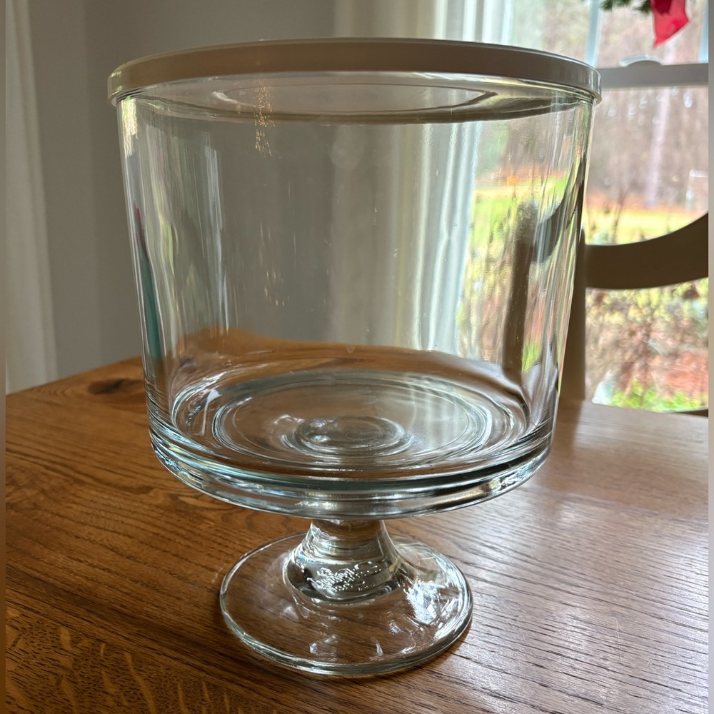The Pampered Chef 3-piece Glass Pedestal Trifle Bowl with White Lid- vintage - Picture 6 of 13